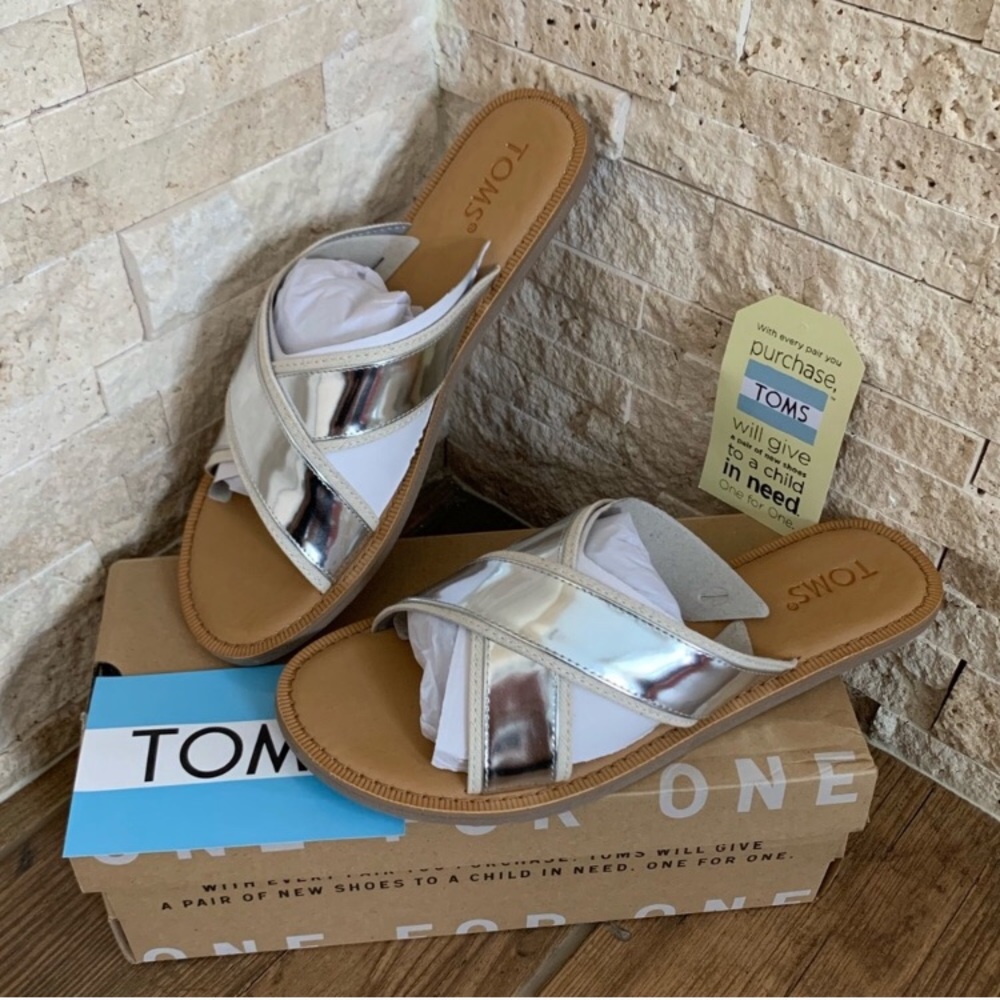 NEW Toms Viv Specchio silver sandals